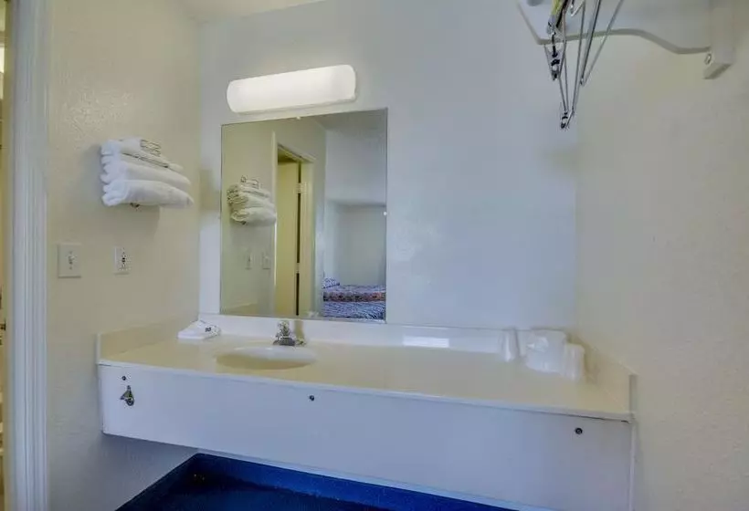 Motel 6 Huntsville - Madison