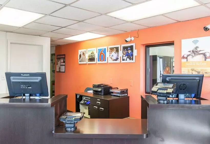 Motel 6council Bluffs, Ia  Omaha East