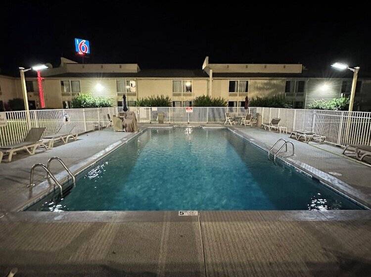 Motel 6greensboro, Nc  Airport