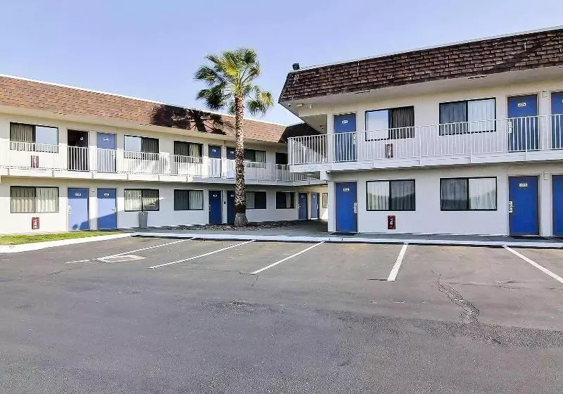 Motel 6palmdale, Ca