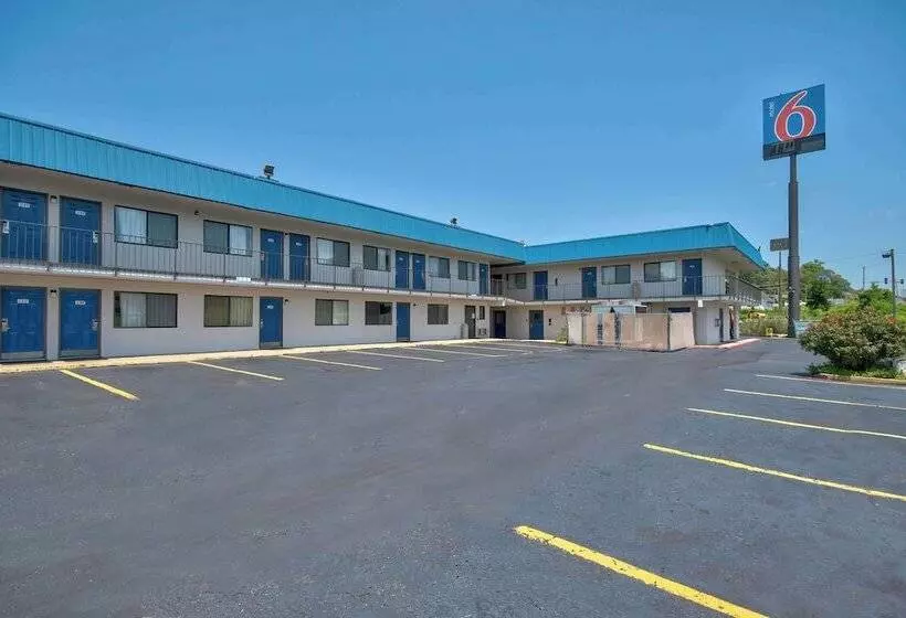 Motel 6 Russellville, Ar