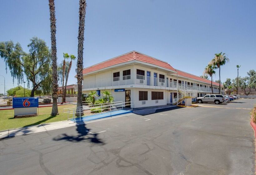 Motel 6tempe, Az  Broadway  Asu