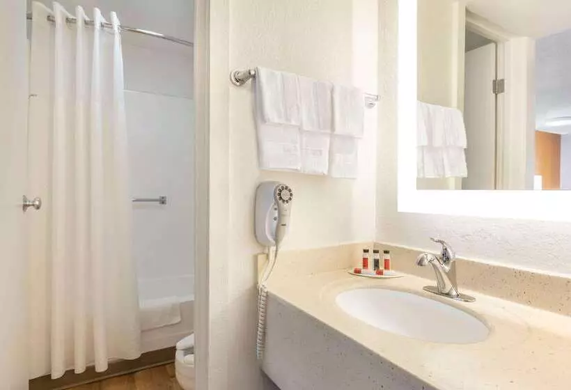 모텔 Howard Johnson By Wyndham Harrisonburg