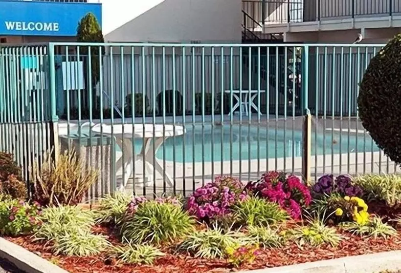 מוטל Rodeway Inn Fort Smith I 40