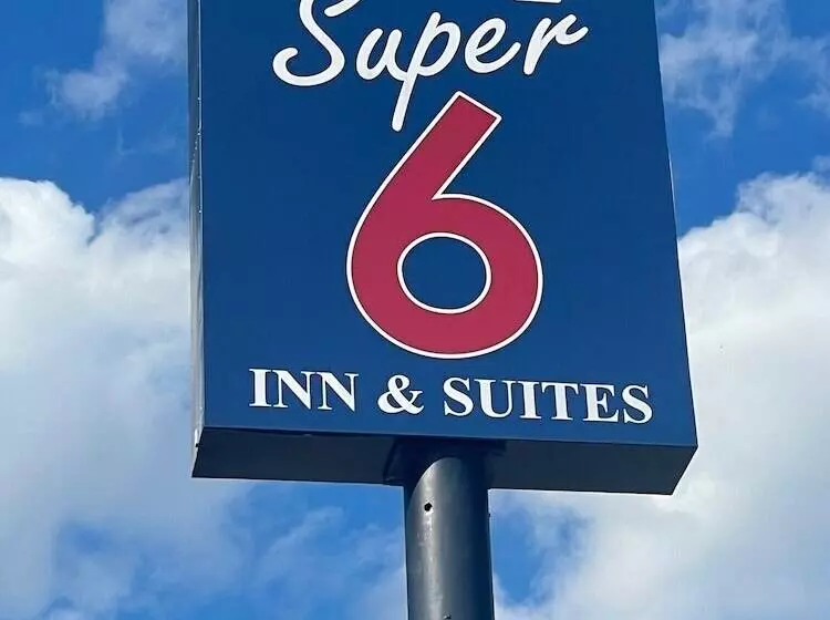 モーテル Super 6 Inn & Suites Baton Rouge