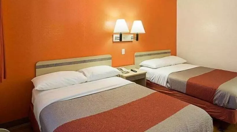 モーテル Super 6 Inn & Suites Baton Rouge