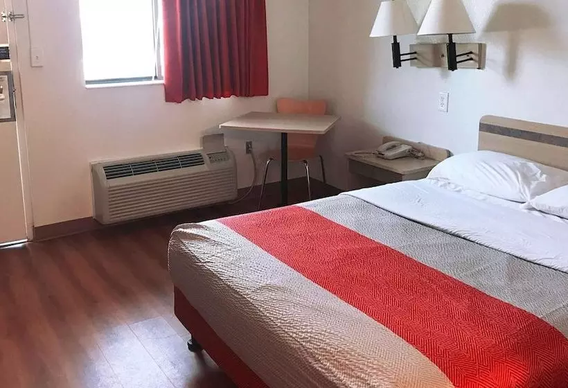 モーテル Super 6 Inn & Suites Baton Rouge