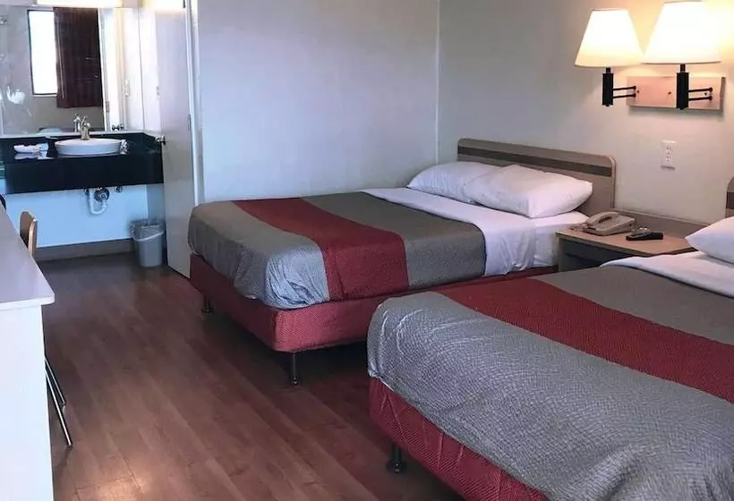 モーテル Super 6 Inn & Suites Baton Rouge