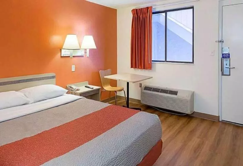 モーテル Super 6 Inn & Suites Baton Rouge