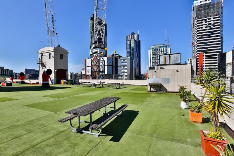 فندق صغير The Village Melbourne