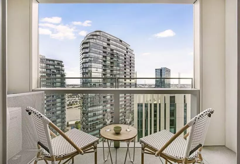 Astra Apartments Docklands