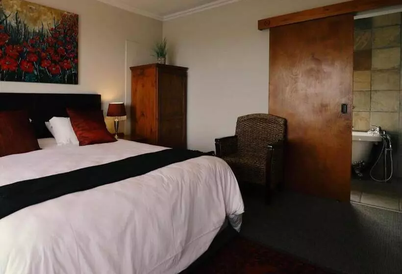 تختخواب و صبحانه Sea Whisper Guest House