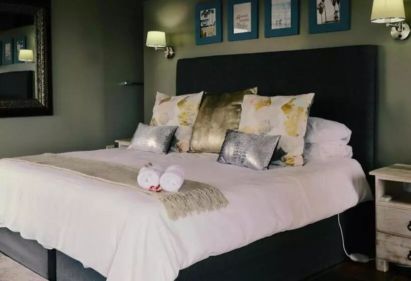 تختخواب و صبحانه Sea Whisper Guest House