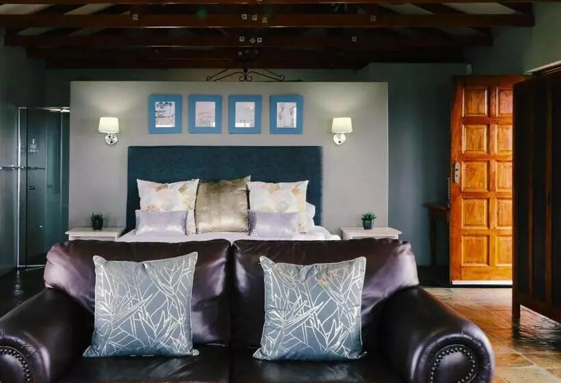 تختخواب و صبحانه Sea Whisper Guest House