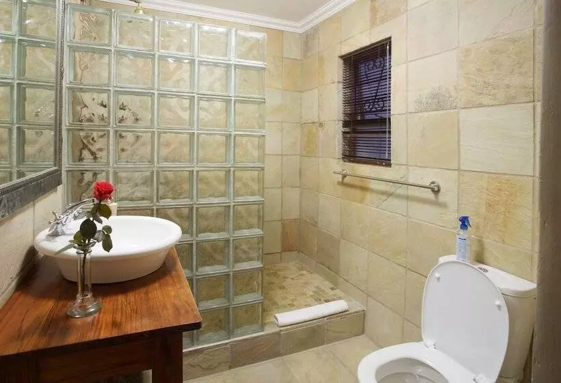 تختخواب و صبحانه Sea Whisper Guest House