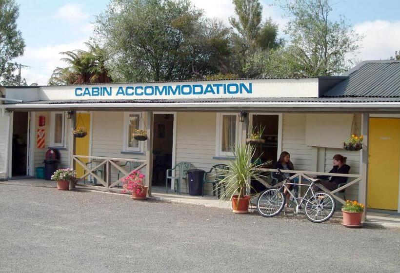 Camellia Court Family Motel