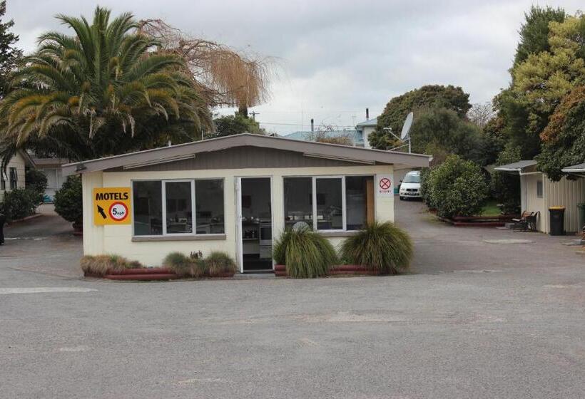 Camellia Court Family Motel