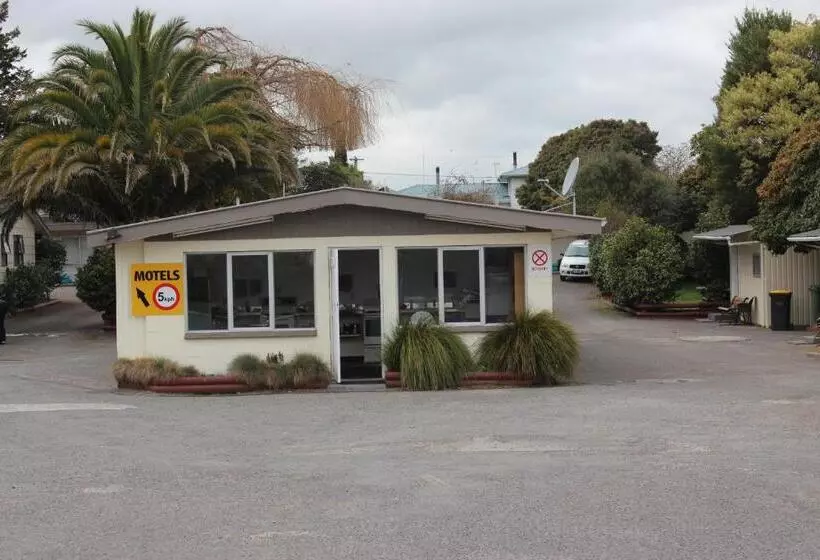 Camellia Court Family Motel