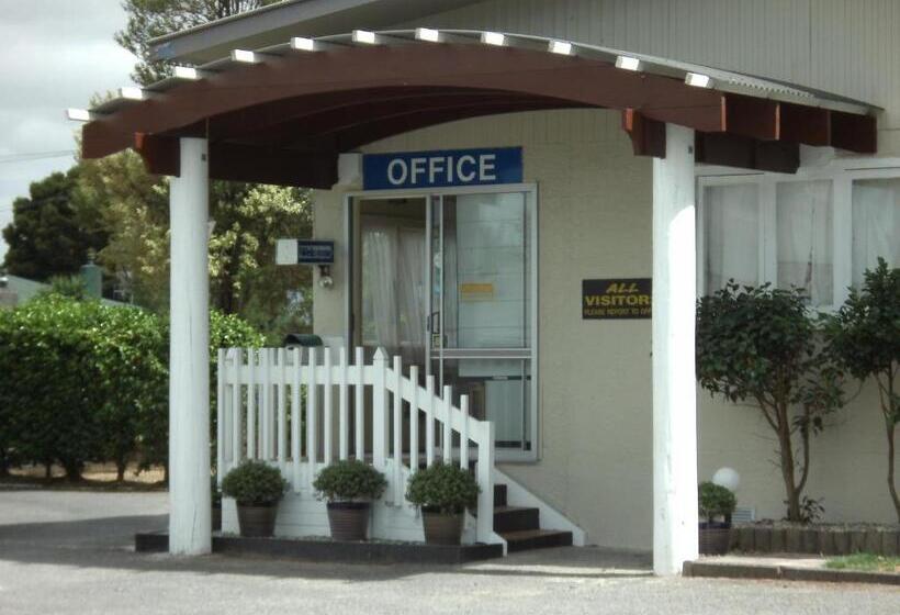 Camellia Court Family Motel