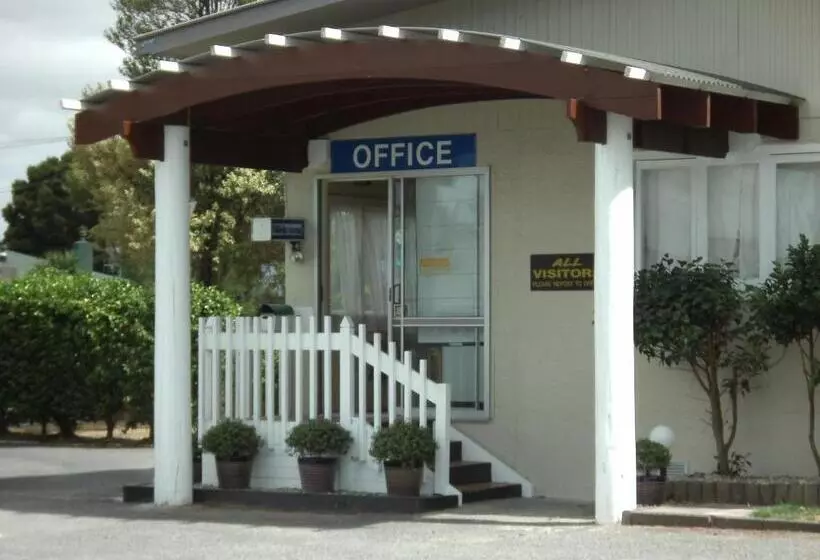 Camellia Court Family Motel