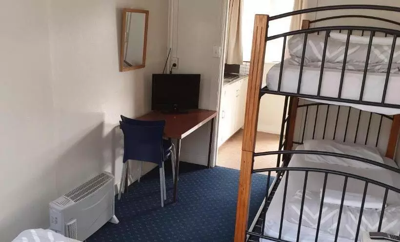 Camellia Court Family Motel