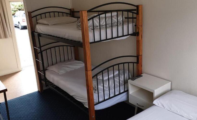 Camellia Court Family Motel