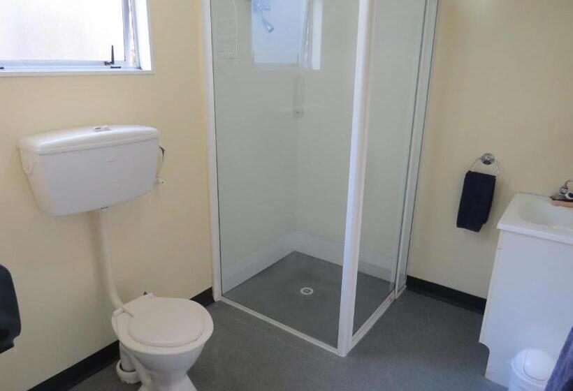 Camellia Court Family Motel