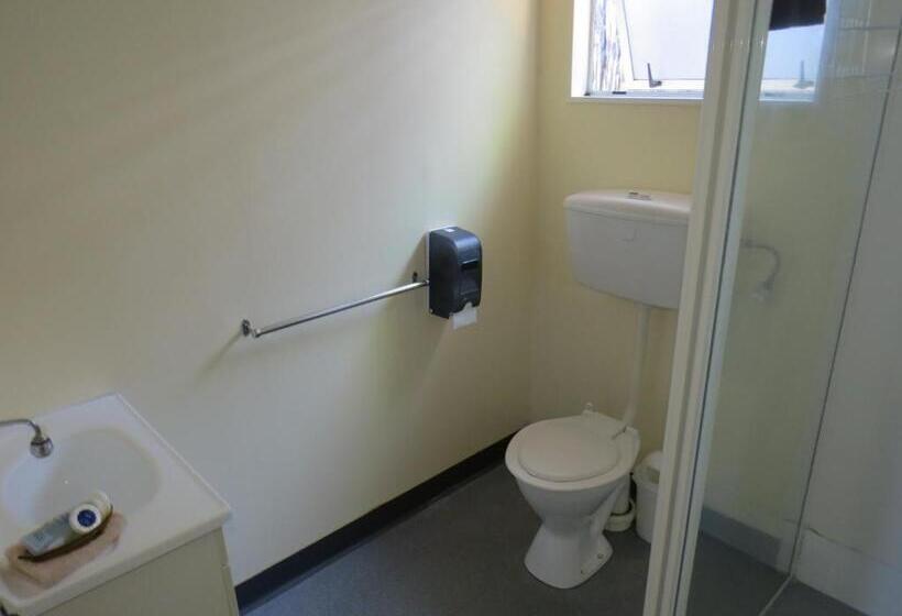 Camellia Court Family Motel