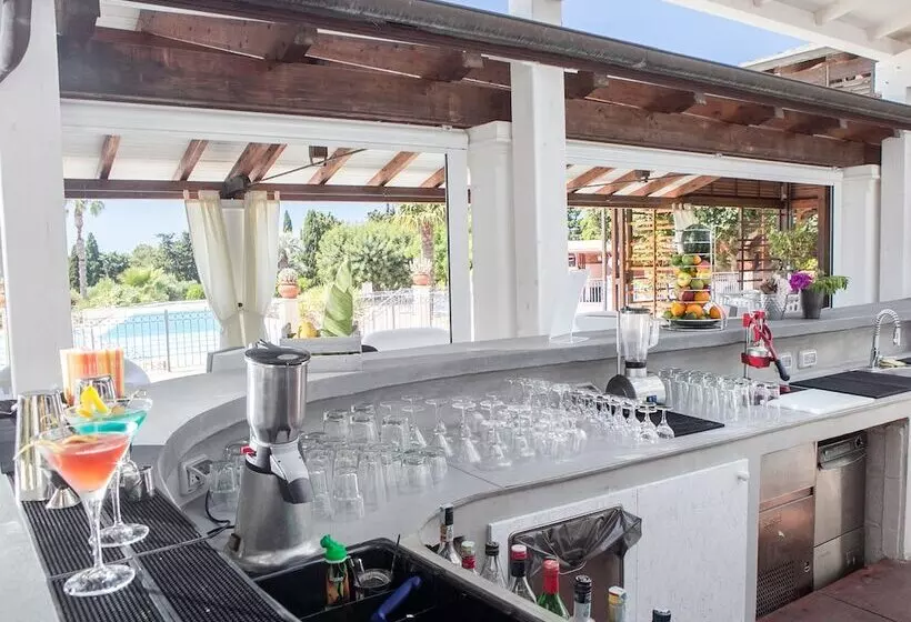 هتل Club Baia Samuele