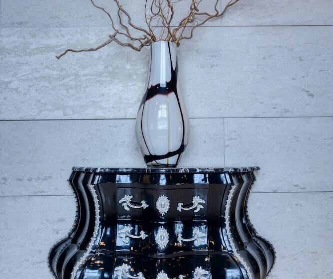 Отель Gallery Art