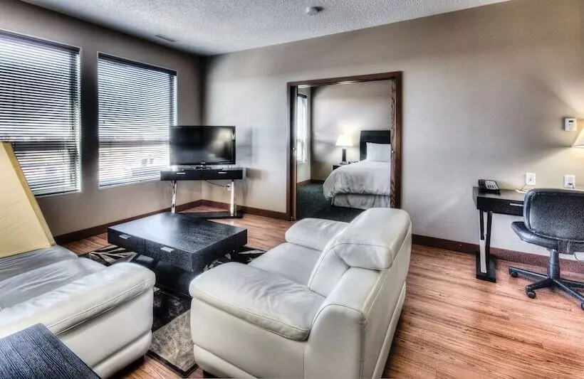 هتل Grand Inn & Residence Grande Prairie