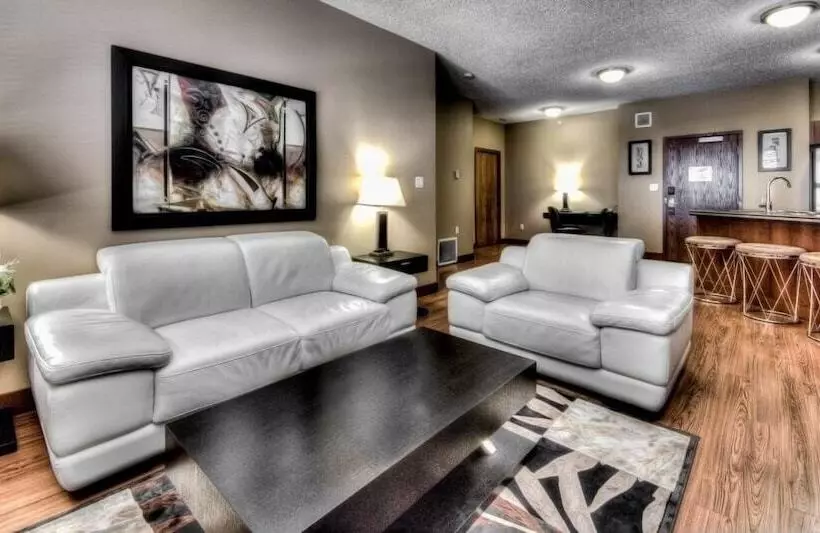 هتل Grand Inn & Residence Grande Prairie