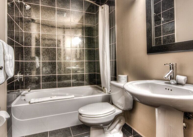 בית מלון כפרי Grand Inn & Residence Grande Prairie