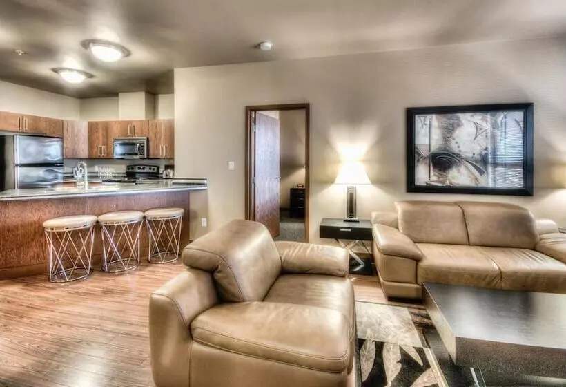 هتل Grand Inn & Residence Grande Prairie