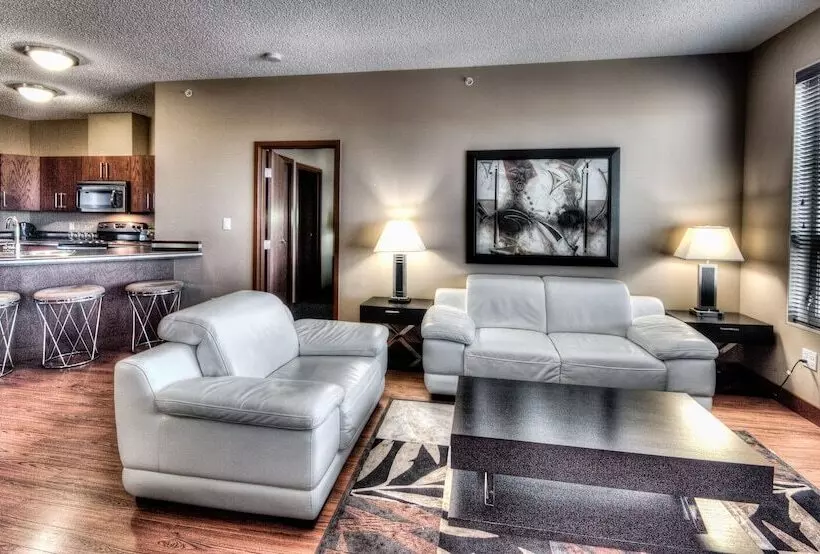هتل Grand Inn & Residence Grande Prairie