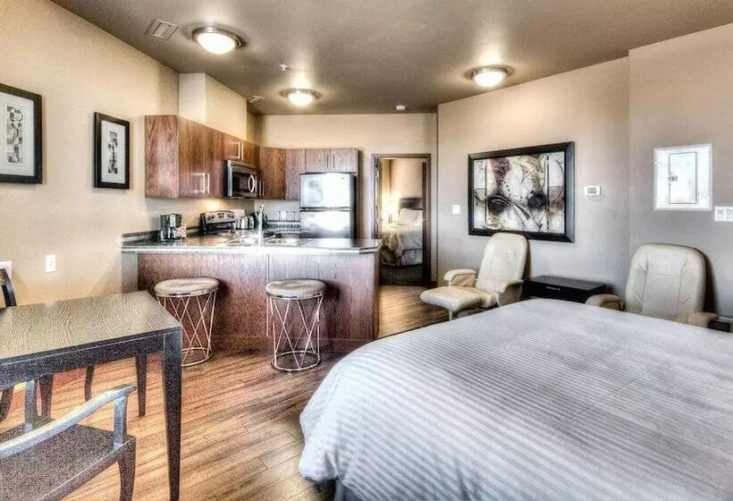 هتل Grand Inn & Residence Grande Prairie