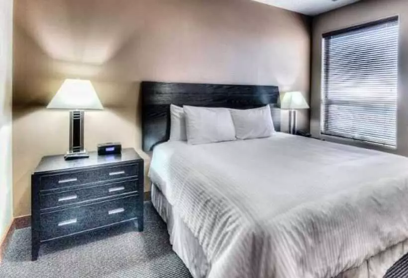 هتل Grand Inn & Residence Grande Prairie