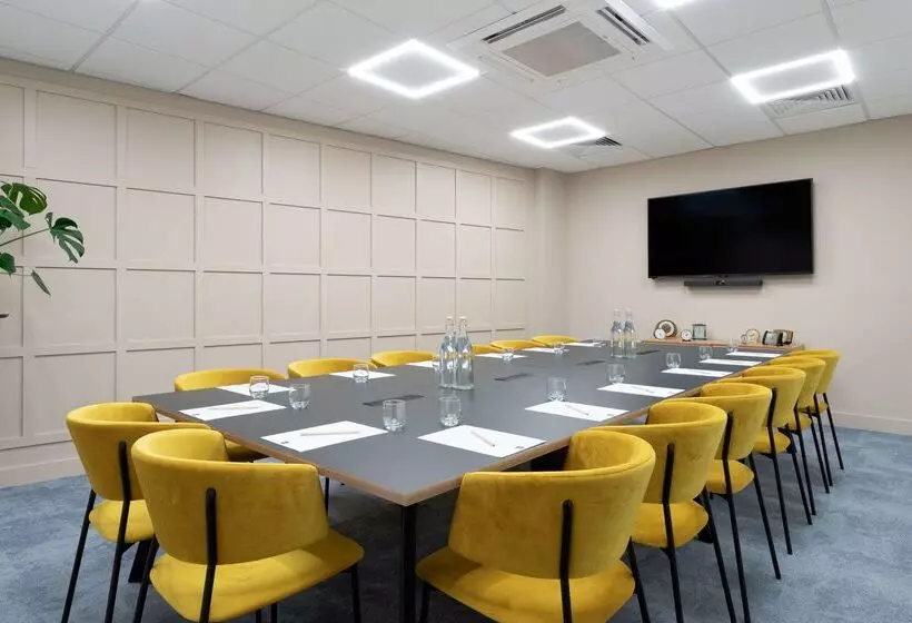 בית מלון כפרי Hampton By Hilton Bournemouth