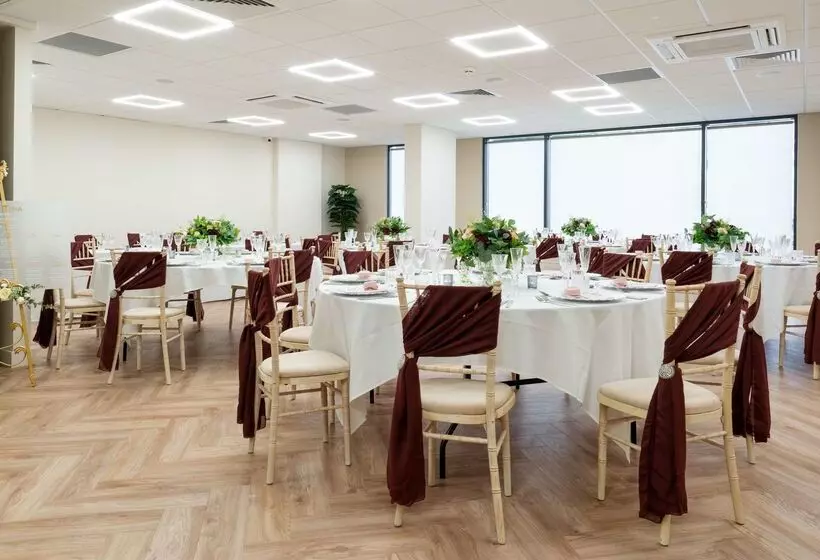 בית מלון כפרי Hampton By Hilton Bournemouth