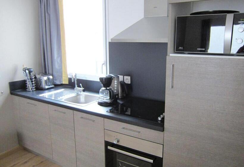 Отель Lagrange Vacances Les Patios Eugenie