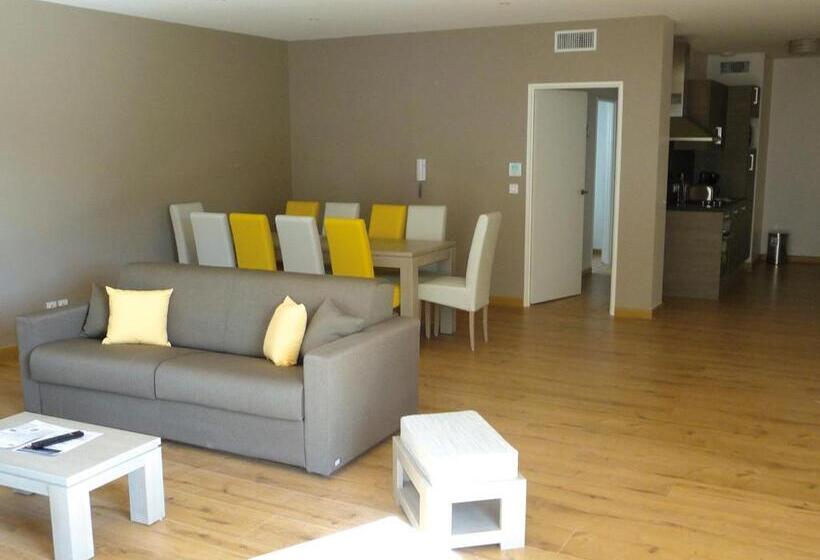 Отель Lagrange Vacances Les Patios Eugenie