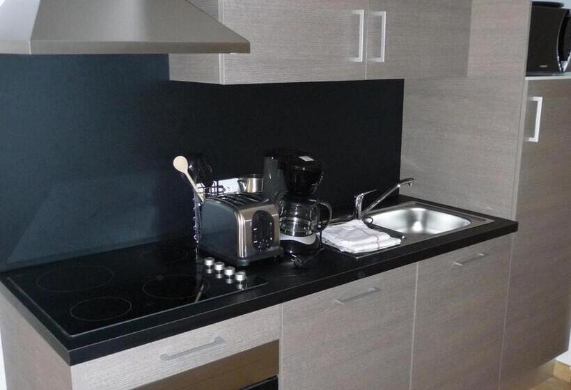 Отель Lagrange Vacances Les Patios Eugenie