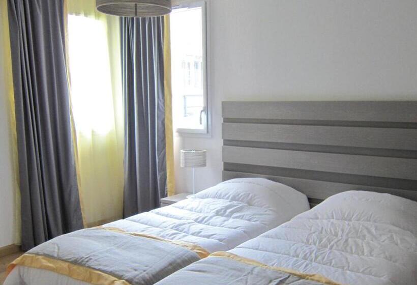 Отель Lagrange Vacances Les Patios Eugenie