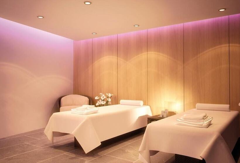 Отель Lagrange Vacances Les Patios Eugenie