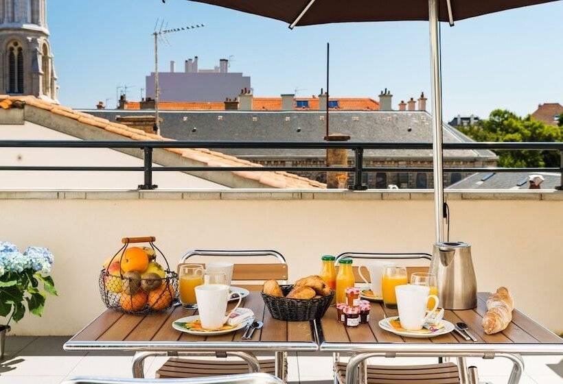 Отель Lagrange Vacances Les Patios Eugenie