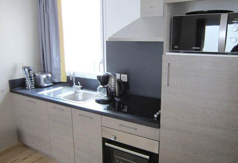 Отель Lagrange Vacances Les Patios Eugenie