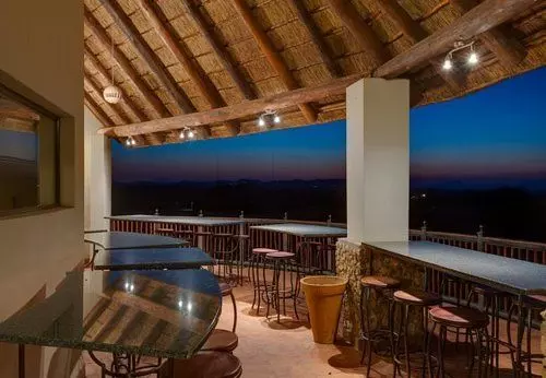 Отель Protea Zebula Lodge