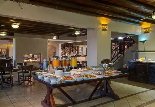 Отель Protea Zebula Lodge