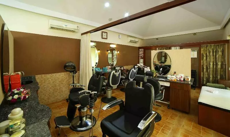 Отель Uday Suites   The Airport