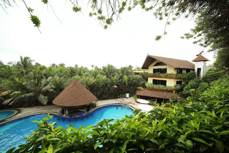 Отель Uday Suites   The Airport